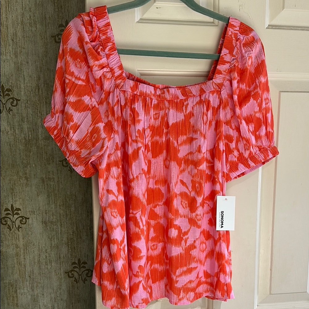 NWT square neckline SS top